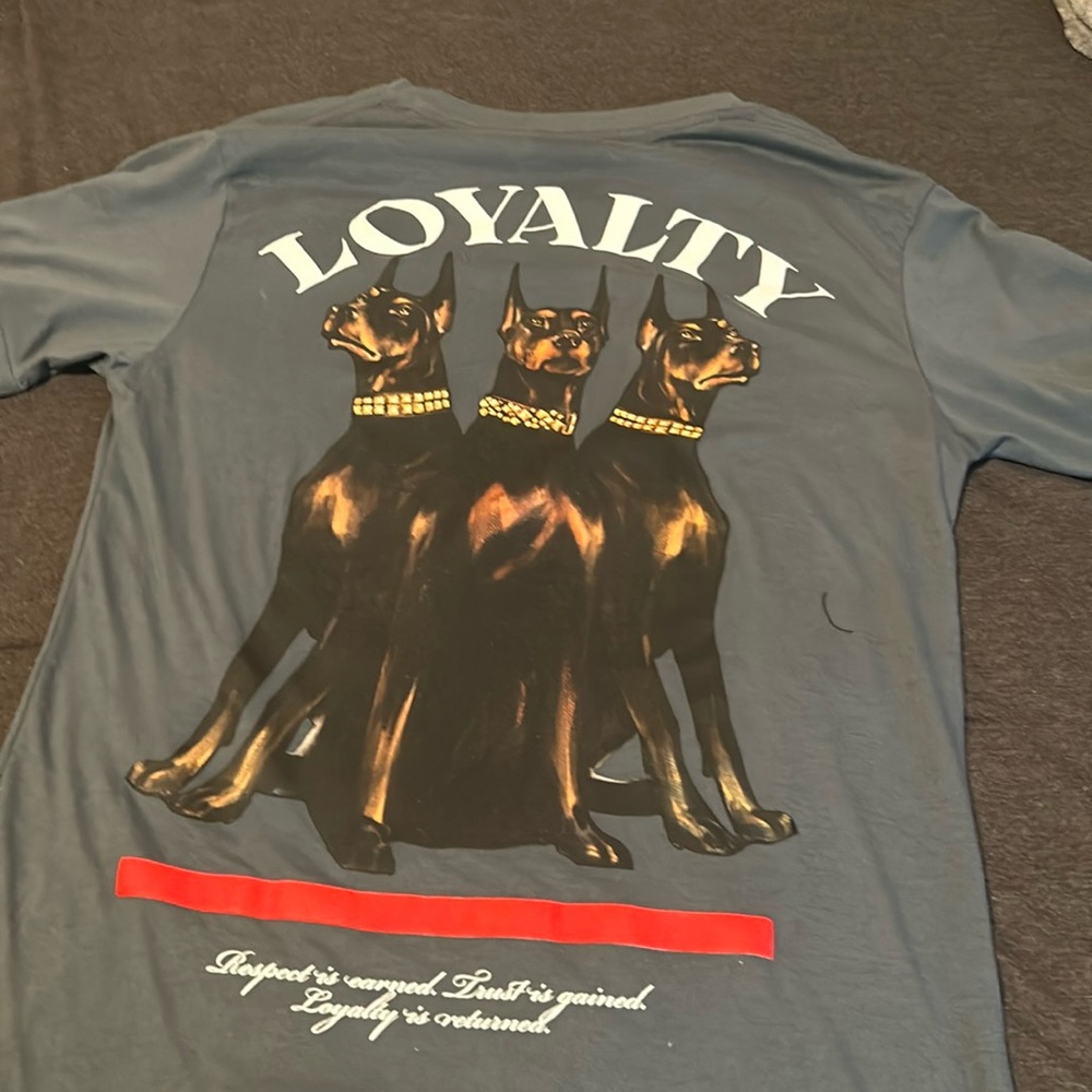 selling this shirt been used 1 time